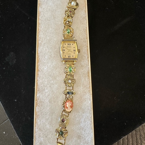 Vintage Gruen Gold Watch with Gemstone slide charm Accents - Picture 8 of 9